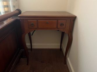 Vintage Singer sewing machine Serial AL871957 in an enclosed sewing-machine cabinet