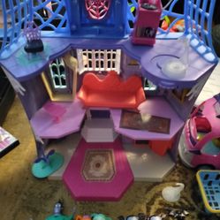 Vampirina Lot