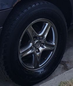 FOR TRADE ....Lexus Toyota Honda etc A Complete Set of 16inch Chrome Lexus Alloy Rims and Tires