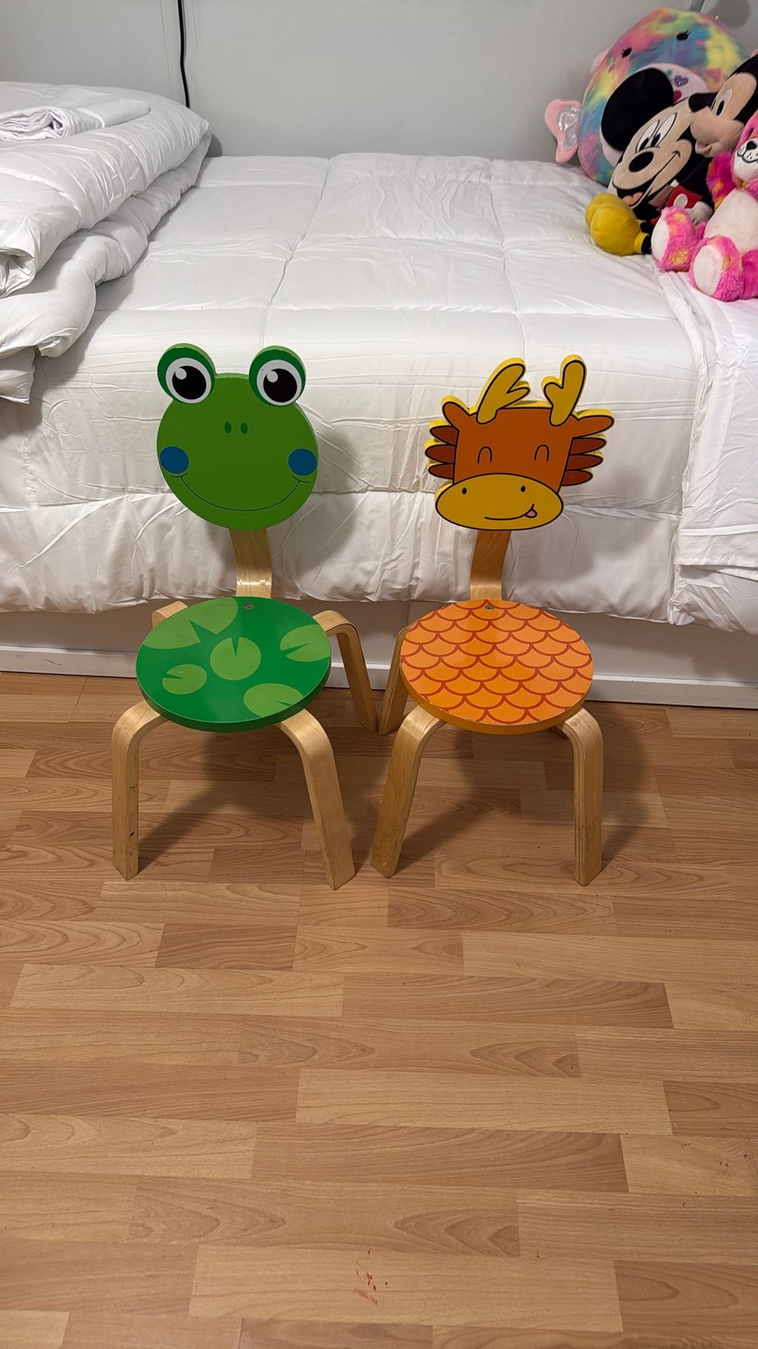 2 Child’s Chairs Frog And Giraffe Like New