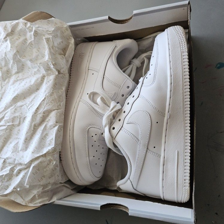Nike Air Force 1 White 7.5 Woman