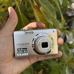 Nikon Coolpix S3000 Digital Camera - For Parts