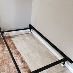 4 Sizes Adjustable Bed Frame Solid Iron With Removable Wheels Easy To Move. It Go Size Twin,full,queen,and King.