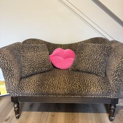 VINTAGE SOFA NEED GONE 