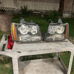 07  Chevy  Avalanche  Head Lamps For Sale 
