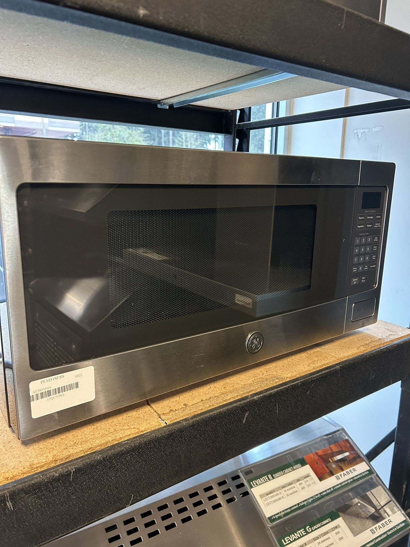 GE Counter Top Microwave