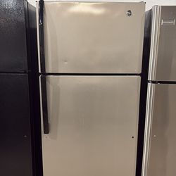 Refrigerator GE 28 inches