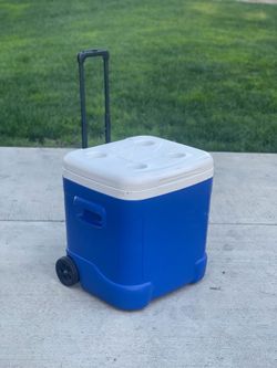 Igloo 60 Quart Ice Cube Roller Cooler like new