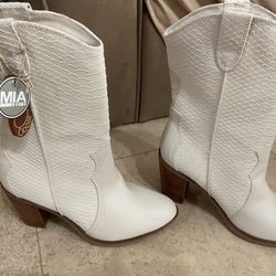 MIA Boots White Size 6.5 Brand New 
