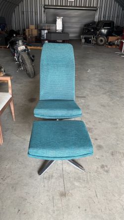 Lounge chair and ottoman