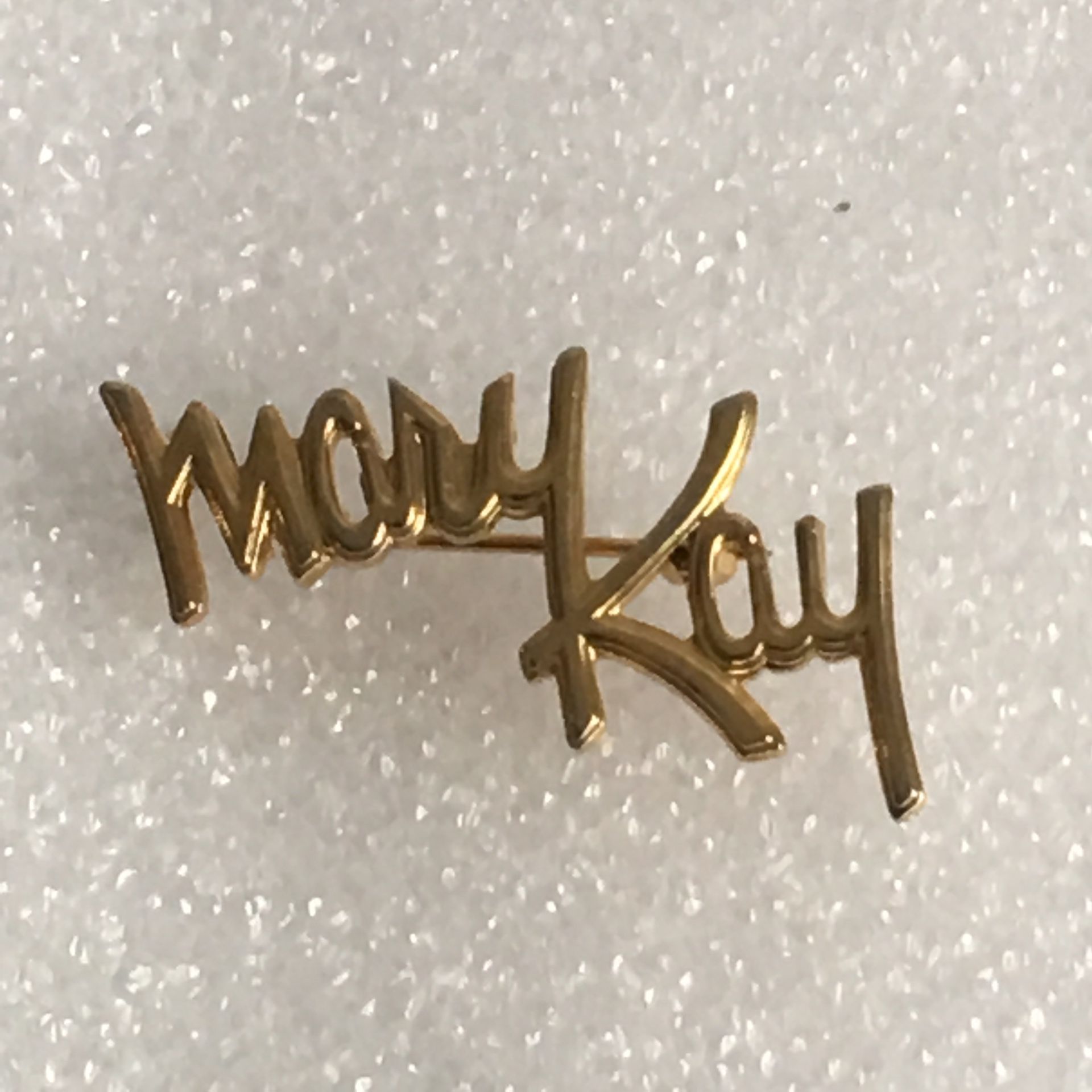 MARY KAY GOLD TONE BROOCH