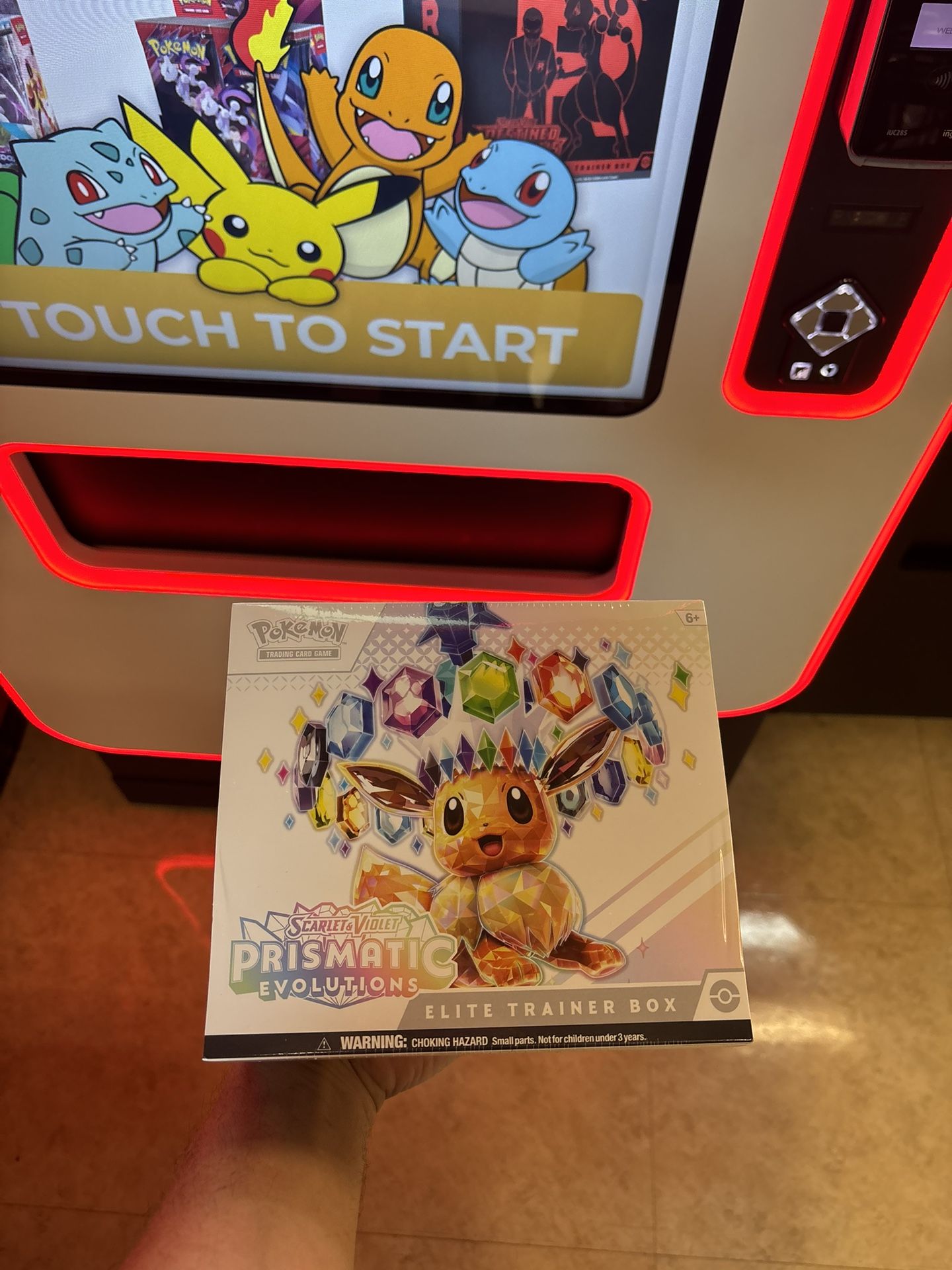 Pokémon Prismatic Evolutions Elite Trainer Box