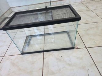 10 gallon aquarium with lid