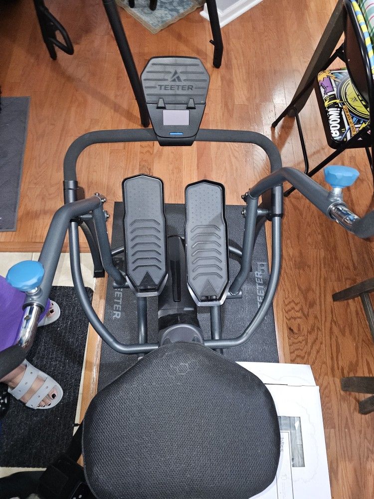 Teeter FreeStep Recumbent Cross Trainer Stepper exercise machine