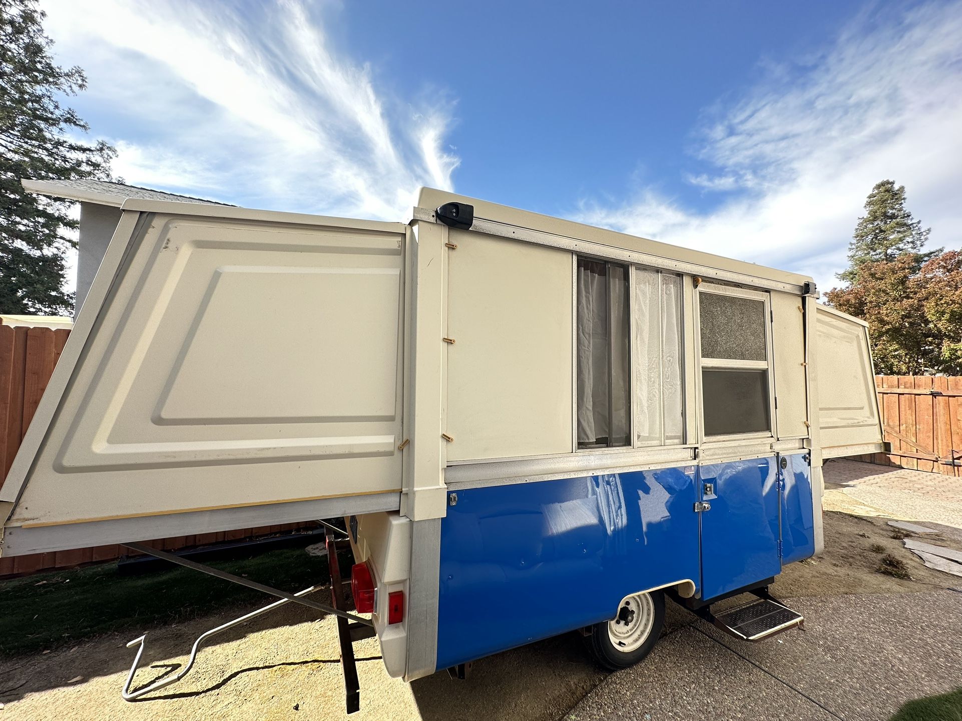 Pop Up Hard She’ll Camper Trailer