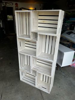 DIY farmhouse book shelf