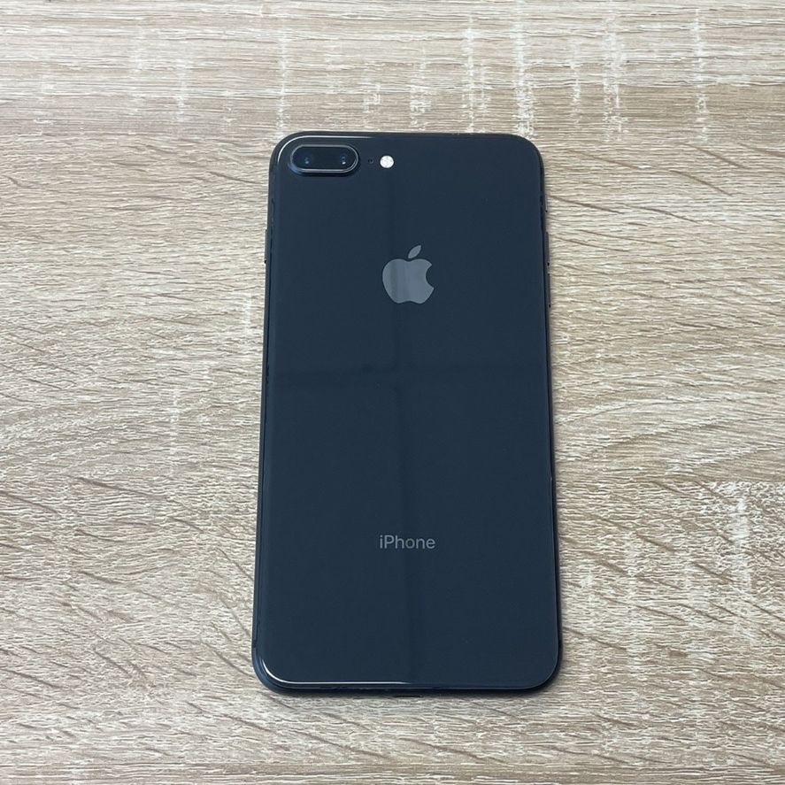 iPhone 8 Plus - Unlocked - 64GB 