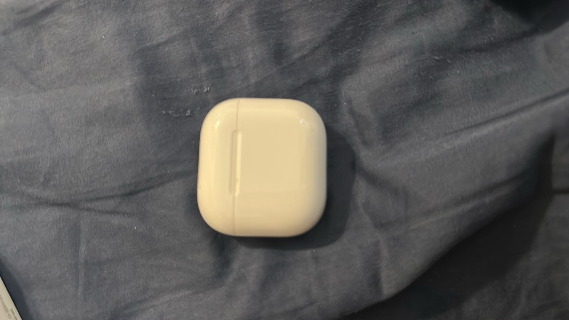 AirPods 4 with ANC