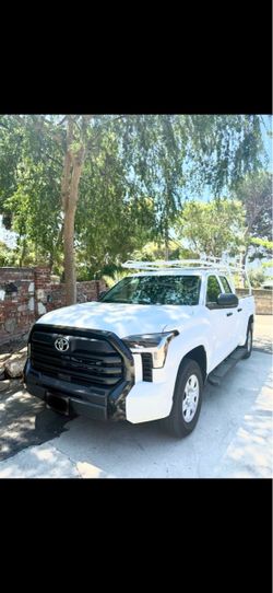 Toyota tundra white