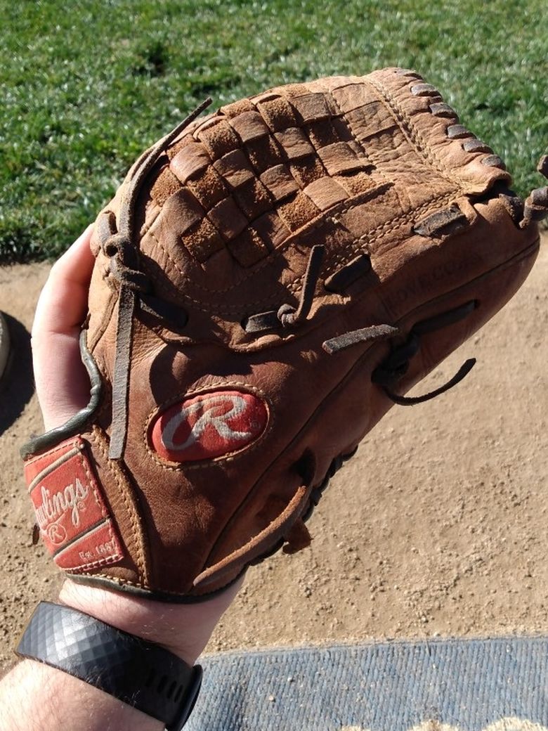 Rawlings Baseball Glove