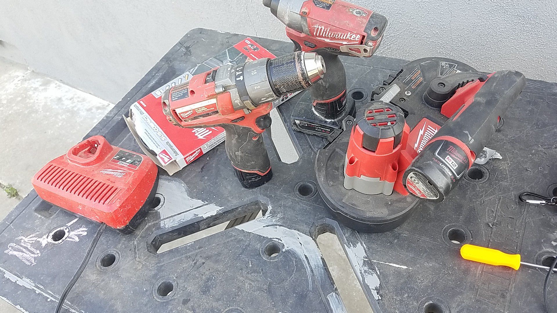 brush less Milwaukee impact and drill and band sawcams with 3 blades 3 baterys