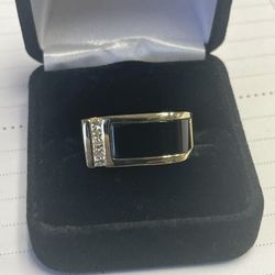 Mens 14k Gold Onyx Diamond Ring.. 18.9grams