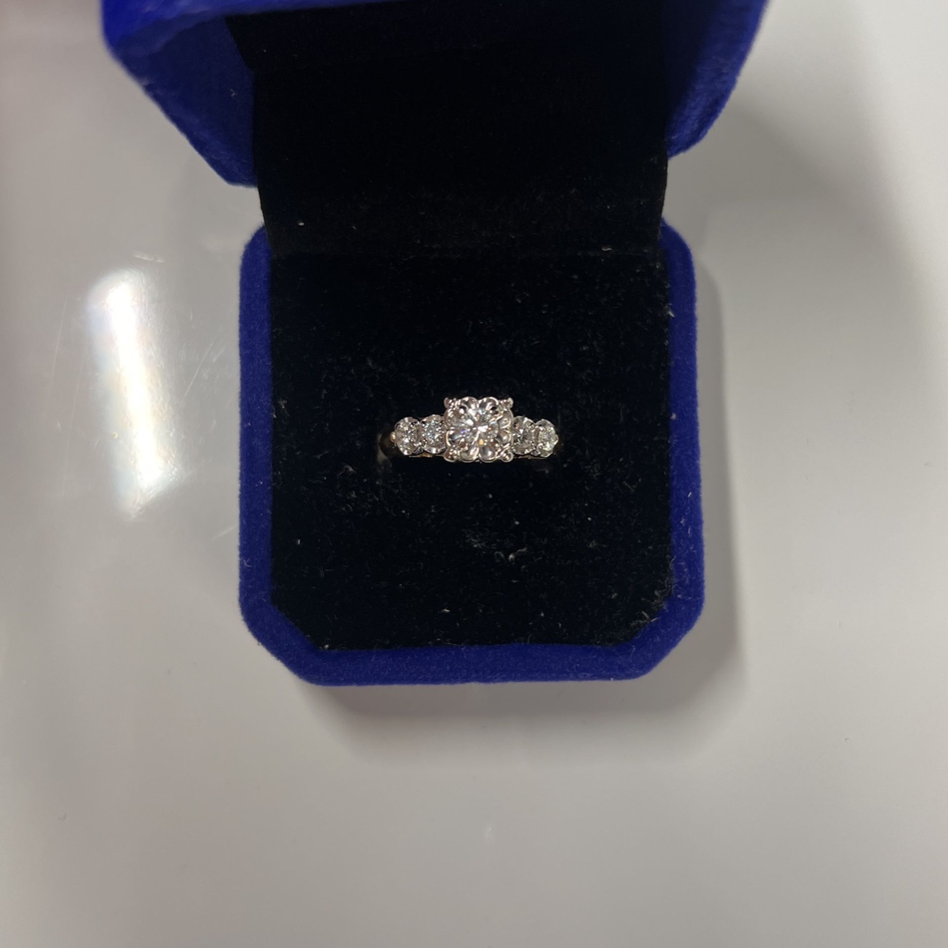 14k Lady Ring Gold Diamond 3.8g