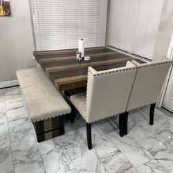 Dinning/breakfast Table And chairs