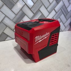Milwaukee
M18 18-Volt Lithium-Ion 175-Watt Powered Compact Inverter for M18 Batteries (Tool-Only)