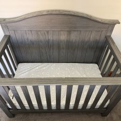 SOHO Crib With Serta Waterproof Mattress 