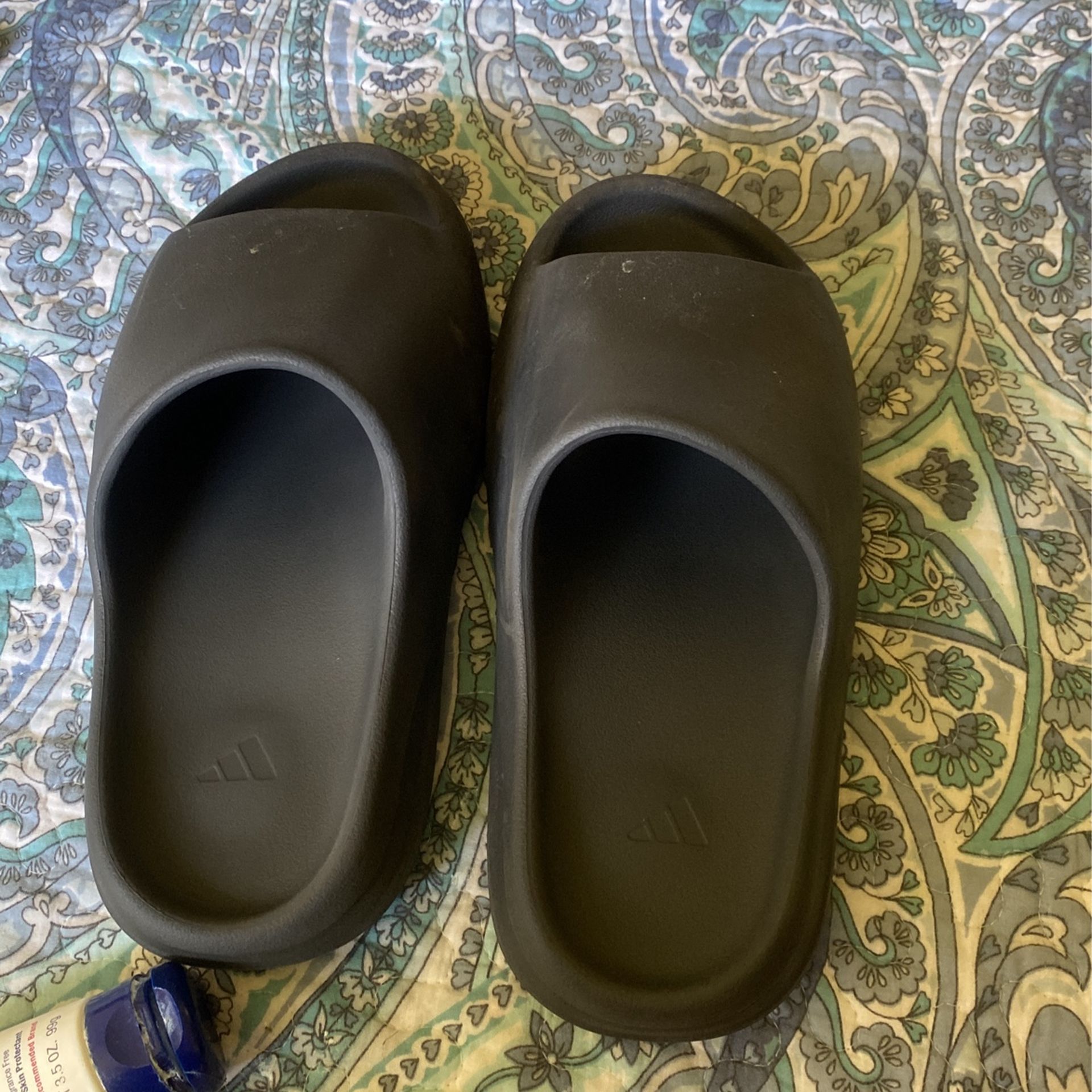 yeezy slides 