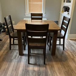 Lodge Pole Pine Wood Dining Table & 4 Chairs