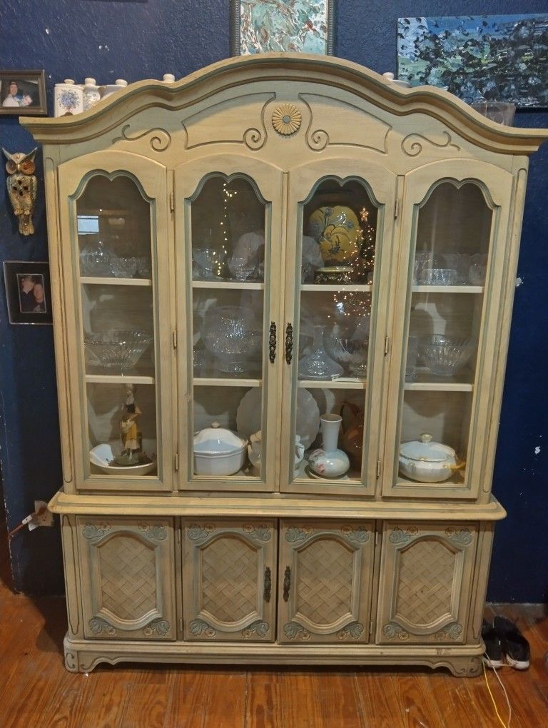 China Cabinet Set With Stand