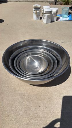 Metal mixing bowls