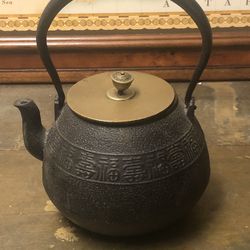 Ryubundo Tetsubin - Antique Japanese Iron Kettle