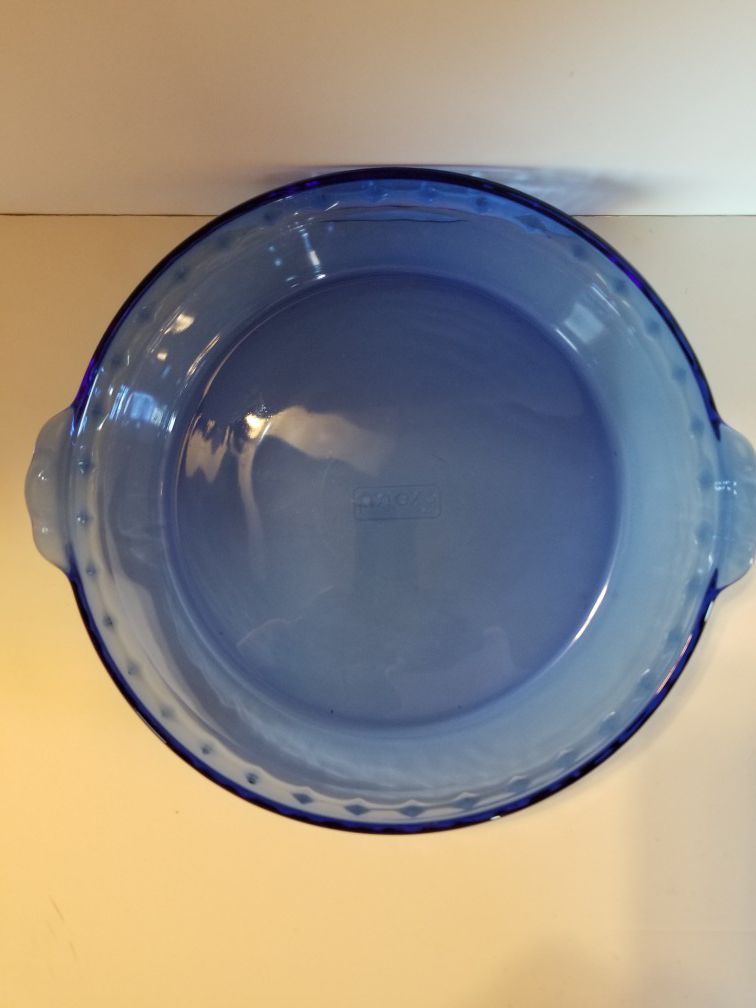 Pyrex cobalt blue 10" fluted pie plate with handles