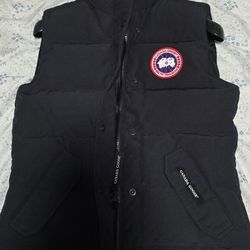 Canada Goose  Vest Xs Women's  Color NAVY 
