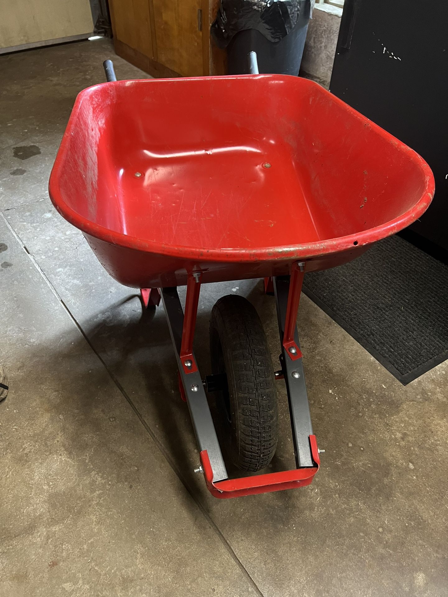 Craftsman Wheelbarrow Steel 6 CFT for Sale in Indianapolis, IN OfferUp