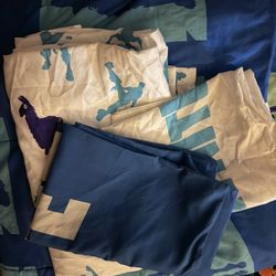 Fortnight Twin Bedding Set. Comforter, 2 Pillow Cases. Missing Fitted Sheet. 