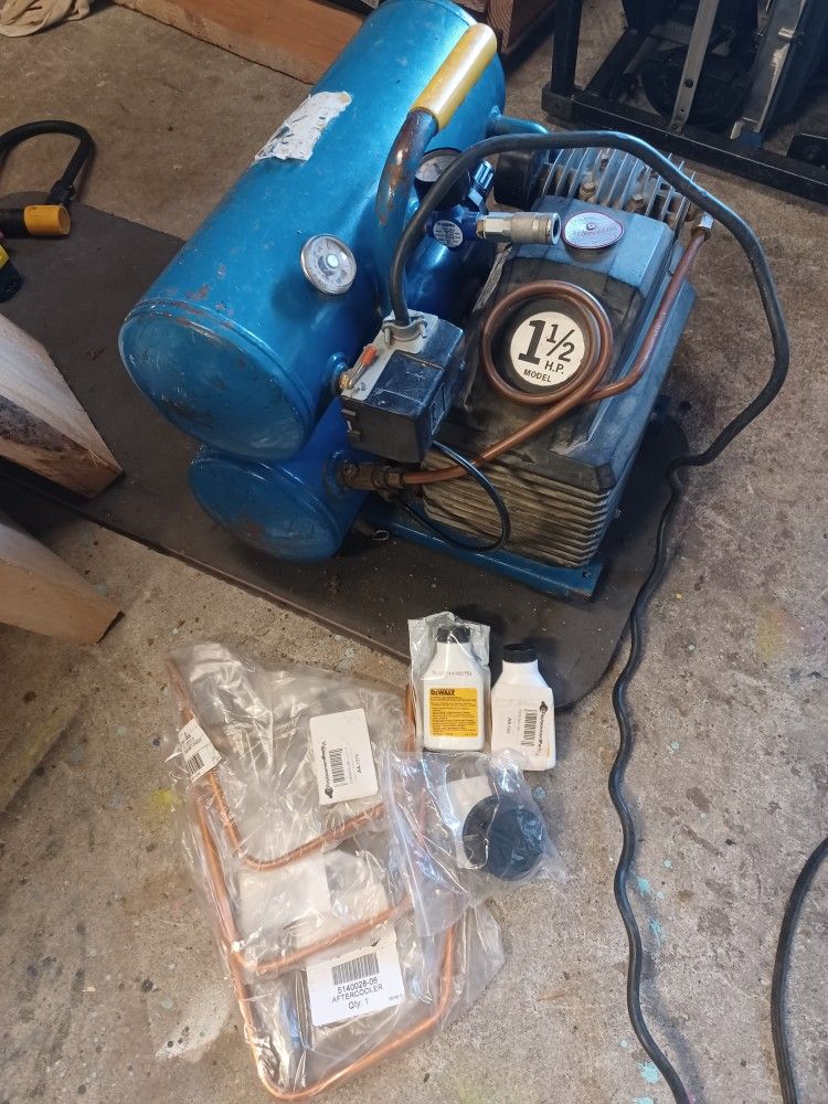 Emglo Air-Mate 1.5hp Twin Tank Portable Air Compressor