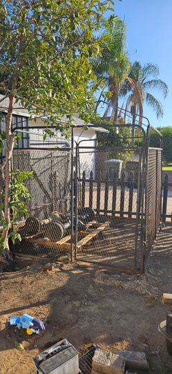 Dog kennel 8' x 6'