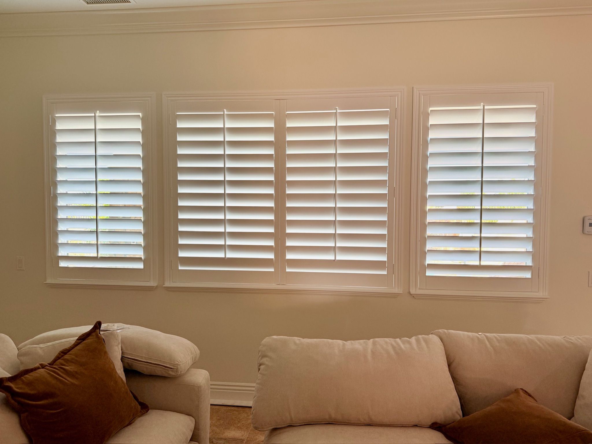 Interior Wood Shutters- Custom, Plantation, Professional Installation, Licensed Company, Window Treatments & Coverings, Persianas De Madera, Espanol