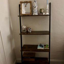 Leaning Shelf