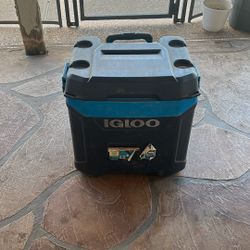 62 Q Igloo Cooler On Wheels