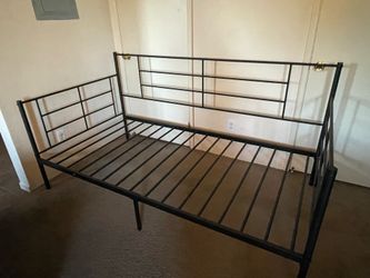 Twin day bed