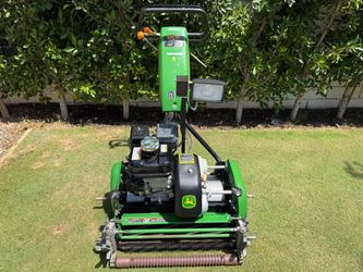 John Deere 220SL PrecisionCut reel mower