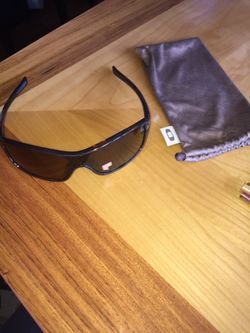 Brand New Authentic Oakley Polarized Break Up Sunglasses