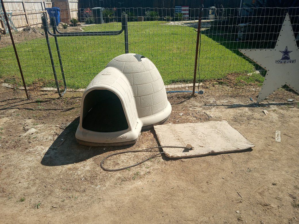 Dog House And Electric Blanket For Dogs.
