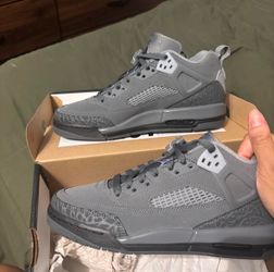 Jordan spikez low “Cool Grey Anthracite”