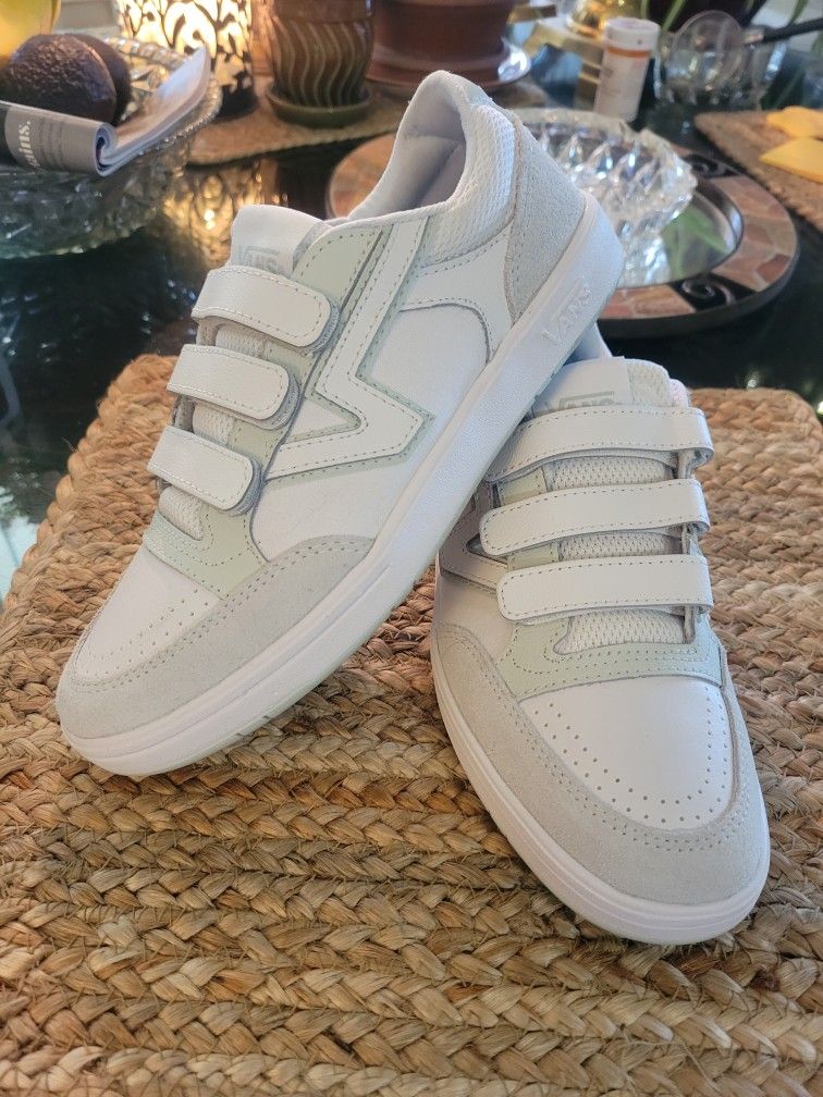 Van's Women's Sneakers - NEW